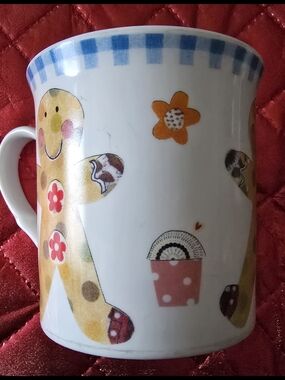 "The Leonardo Collection"Cute Gingerbread  Ceramic Mug.